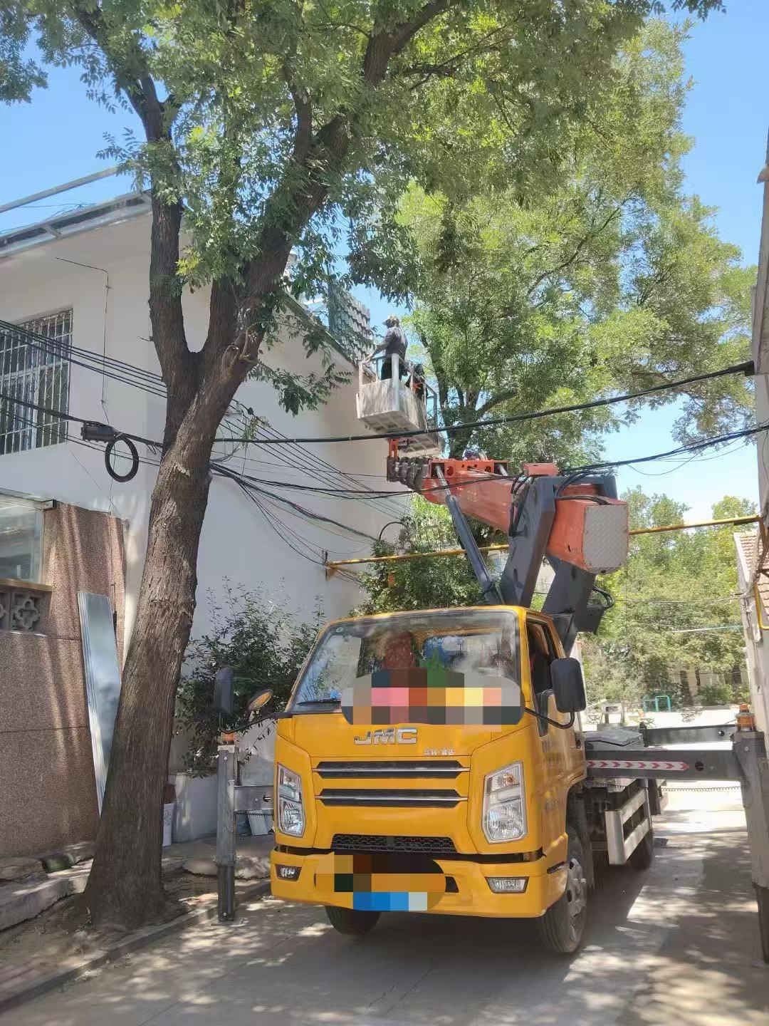 柳州市高空作业车能吊装重物吗？最大承载多少公斤？