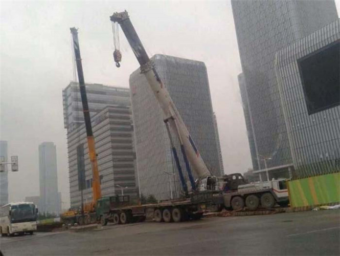 柳州市“自动找平”—— 吊车的 “平地神器” 技术